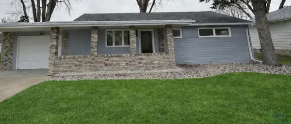 403 Victoria Ct, Sioux City, IA 51104