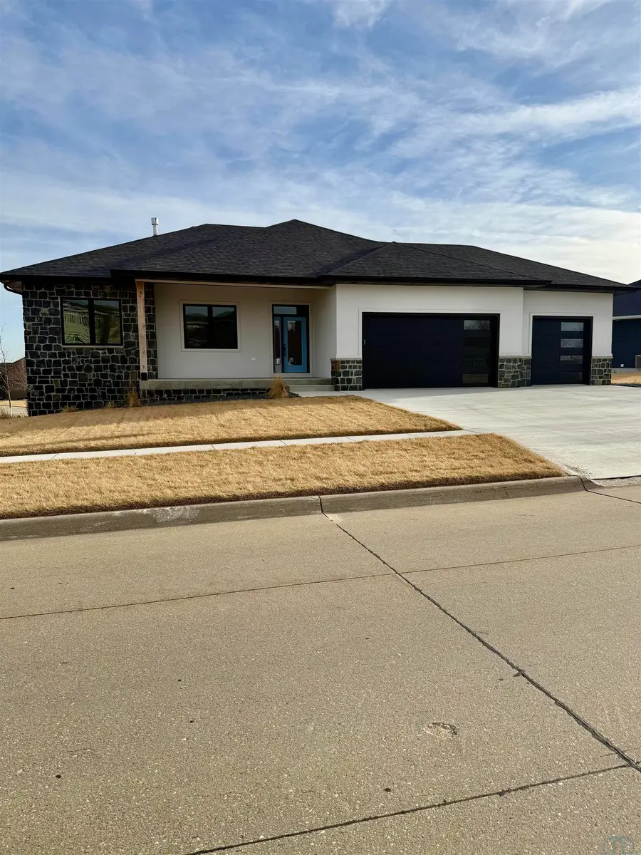 2600 Nicklaus Blvd, Sioux City, IA 51106 - #2