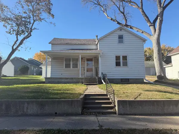 704 3rd Ave, Alton, IA 51003