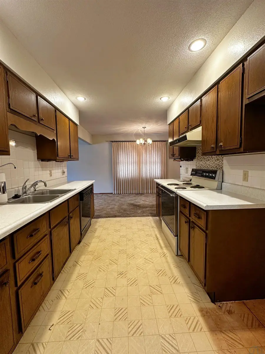 704 GEISINGER RD, Storm Lake, IA 50588 - Image #3