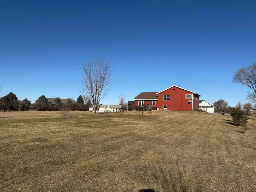 2809 Pettersen Road, Vermillion, SD 57069 - Image #2