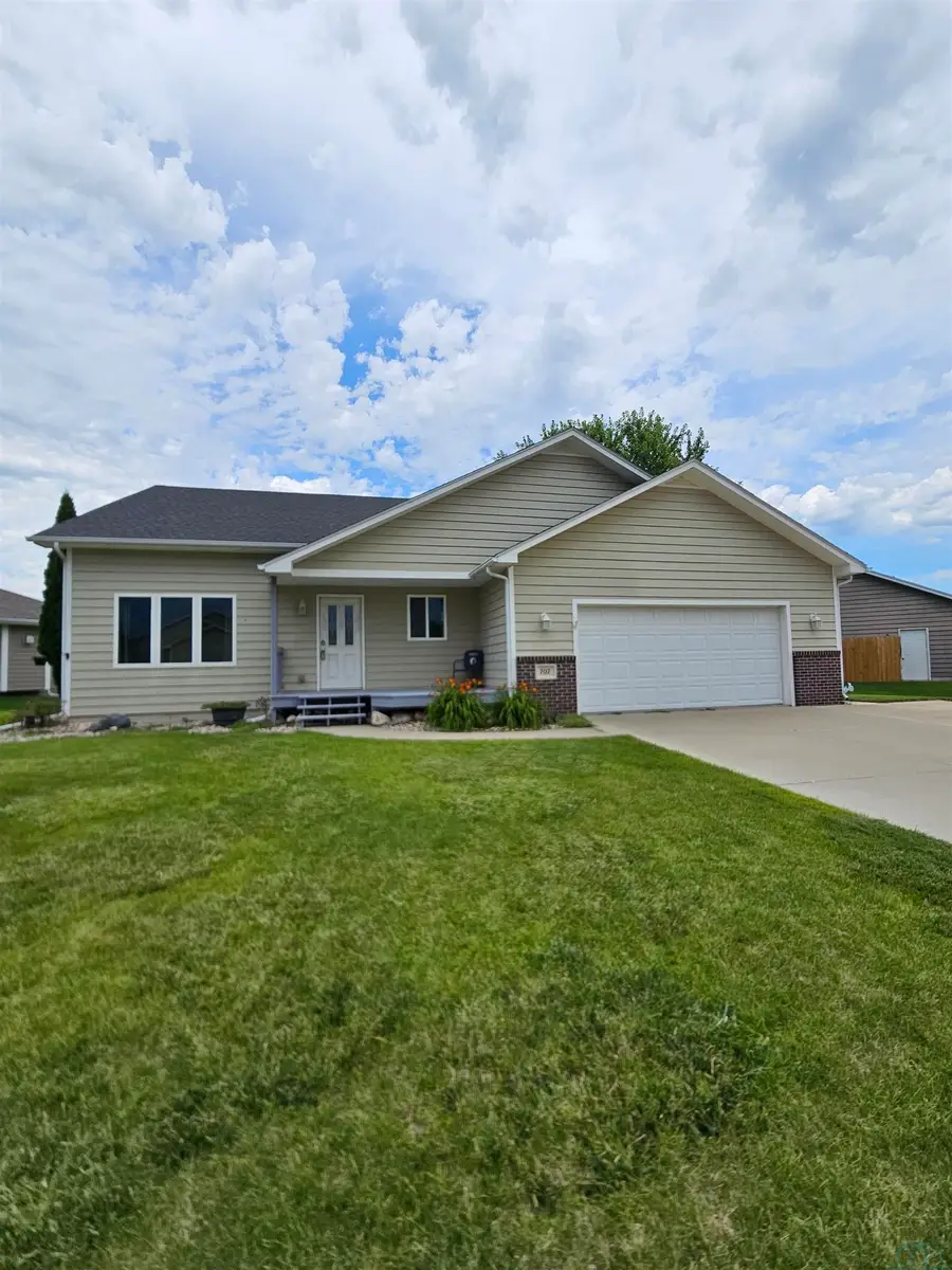 707 Prairie Blvd, Dakota Dunes, SD 57049 - Image #2