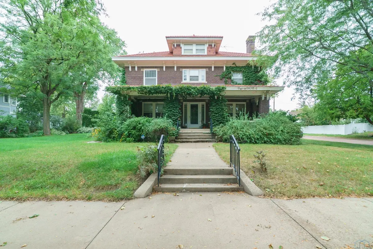 2423 JACKSON ST, Sioux City, IA 51104 - Image #1