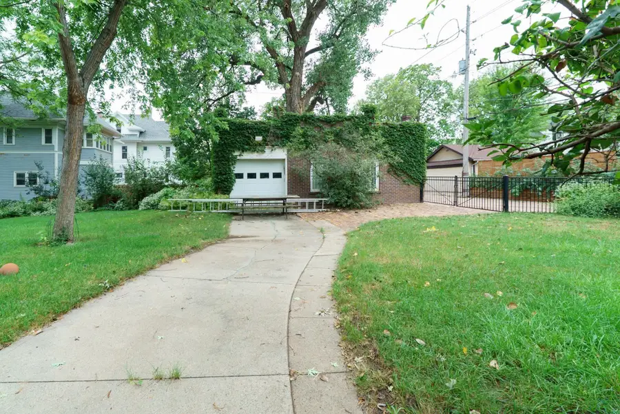 2423 JACKSON ST, Sioux City, IA 51104 - Image #2