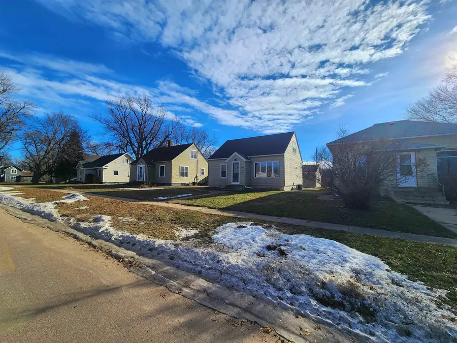 1208 2nd St., Hull, IA 51239 - Image #2