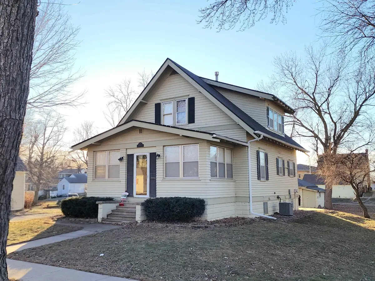 105 2nd Ave NE, Sioux Center, IA 51250 - Image #1