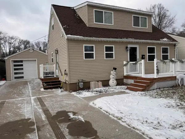 2405 S OLIVE STREET, Sioux City, IA 51106