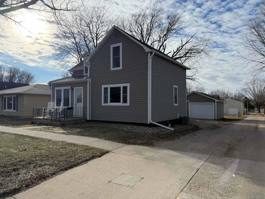 212 Arizona Ave NW, Orange City, IA 51041 - Image #2