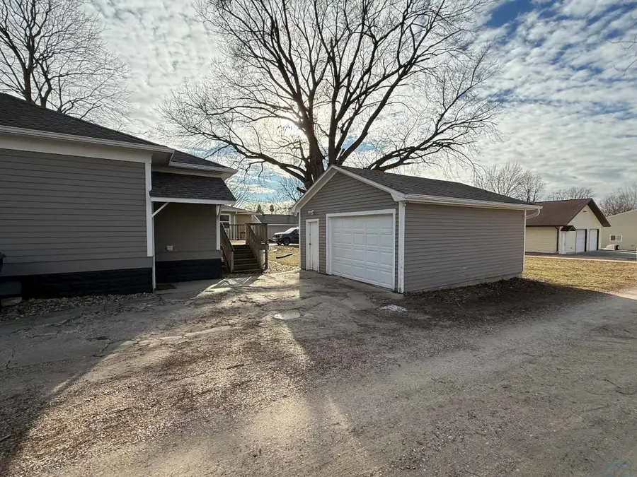 212 Arizona Ave NW, Orange City, IA 51041 - Image #3