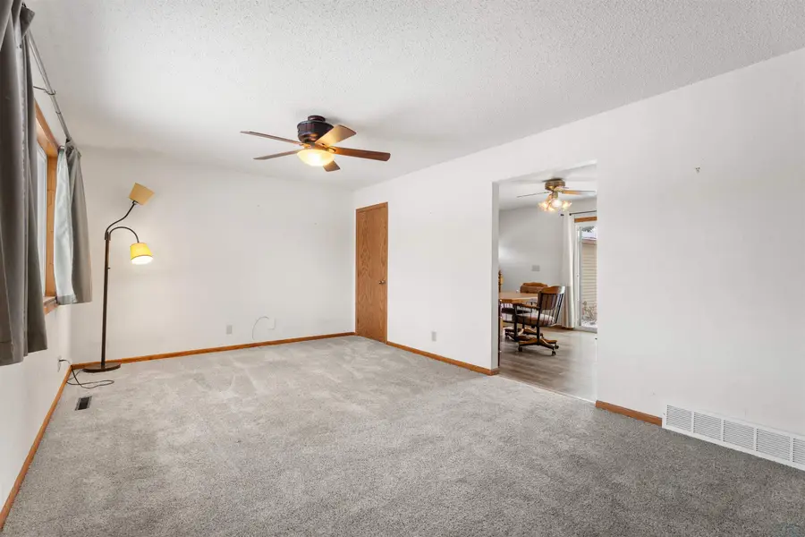 18 Walker, Vermillion, SD 57069 - Image #3