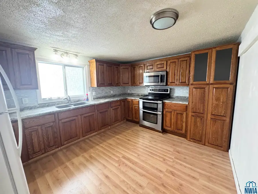 718 E 1ST ST, Storm Lake, IA 50588 - Image #2