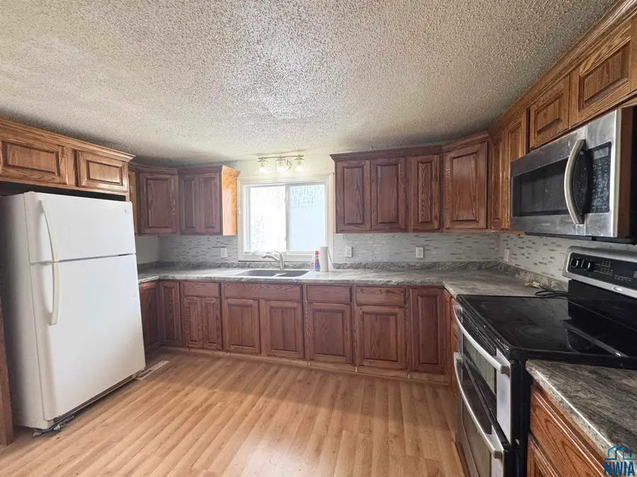 718 E 1ST ST, Storm Lake, IA 50588 - Image #3