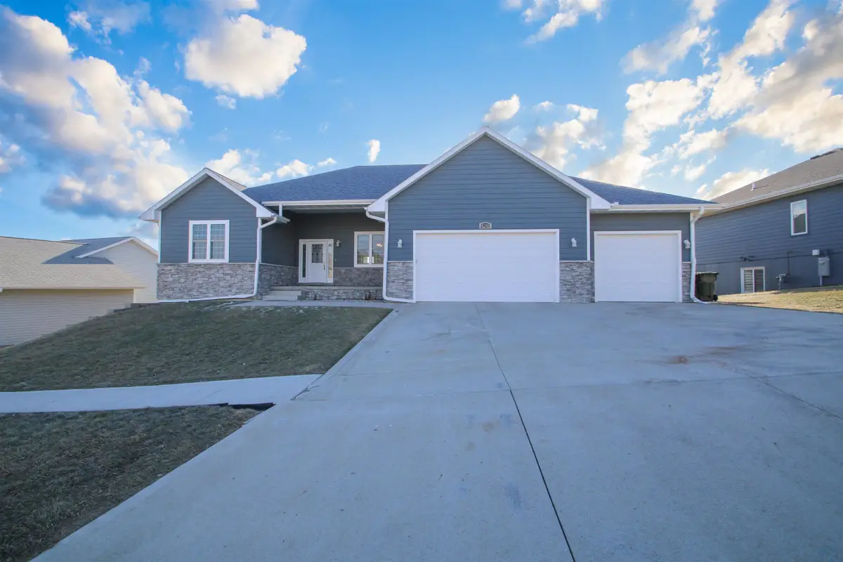 4248 Fieldcrest Drive, Sioux City, IA 51103 - Image #1