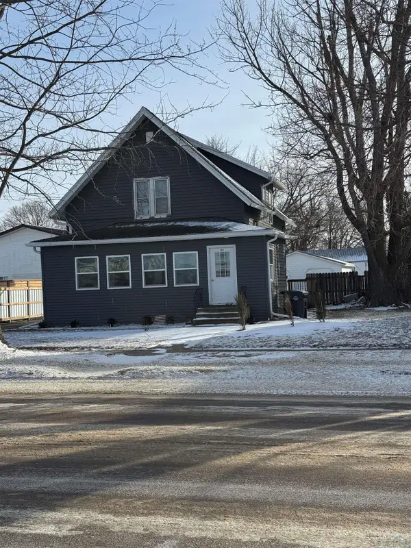 203 E Dakota, George, IA 51237