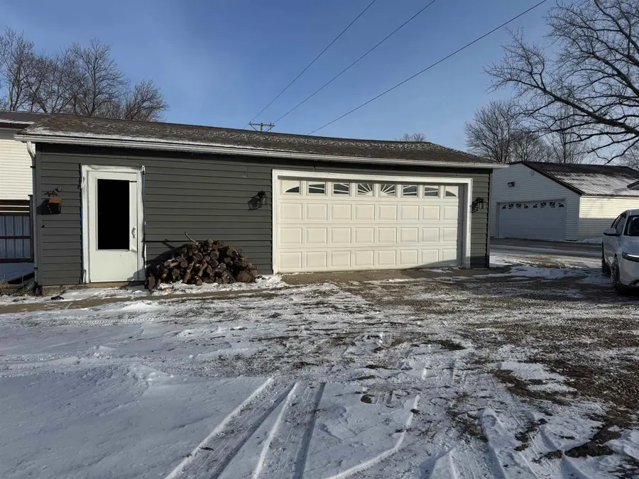 203 E Dakota, George, IA 51237 - Image #3