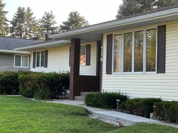 716 MEADOW LN, Storm Lake, IA 50588