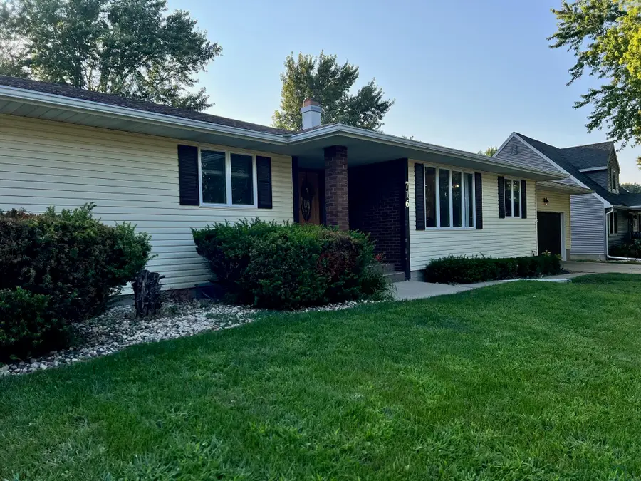 716 MEADOW LN, Storm Lake, IA 50588 - #2