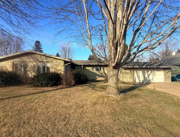 211 Wedgewood Dr., South Sioux City, NE 68776