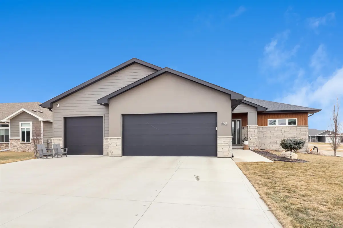 198 N Canterbury Circle, North Sioux City, SD 57049 - Image #1