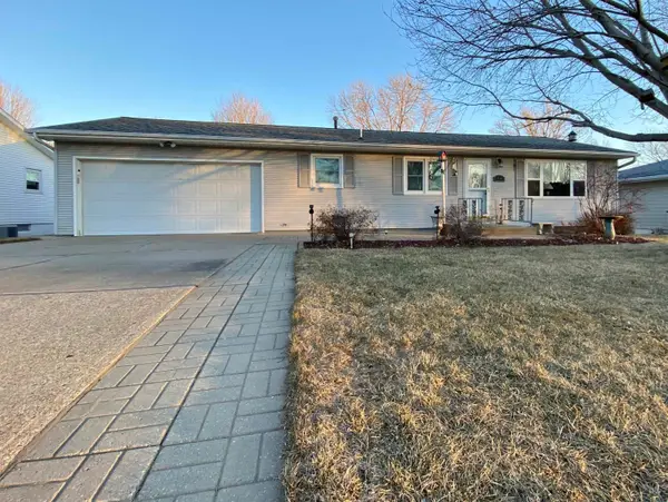 15 Edward Dr, LeMars, IA 51031