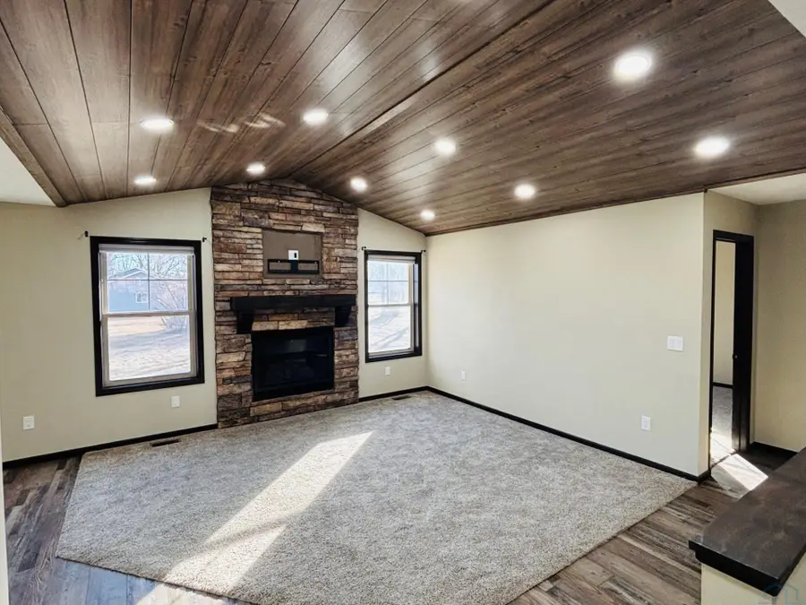 2500 AVENUE B, Hawarden, IA 51023 - #2