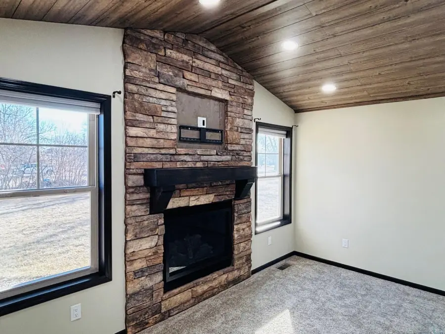 2500 AVENUE B, Hawarden, IA 51023 - #3