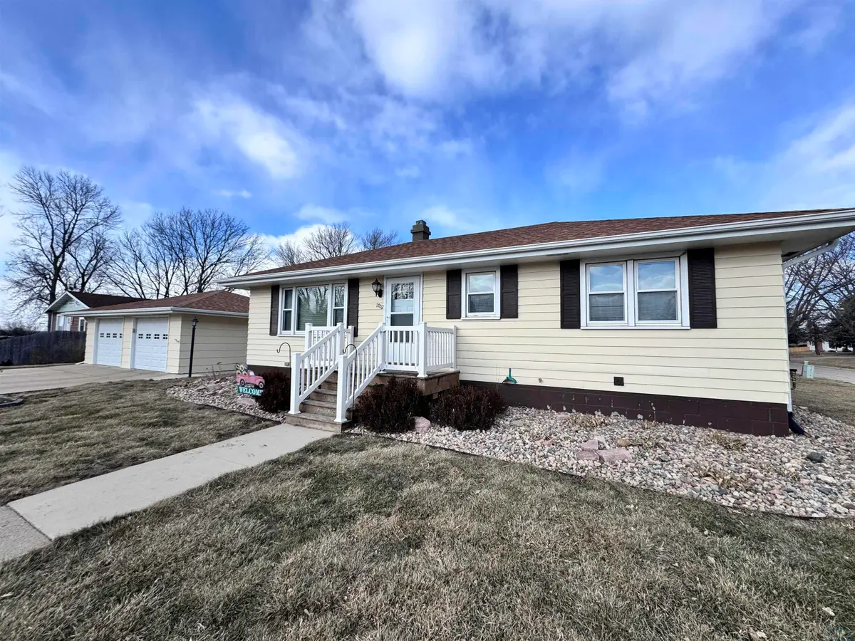 1702 Sunset Drive, Onawa, IA 51040 - Image #1