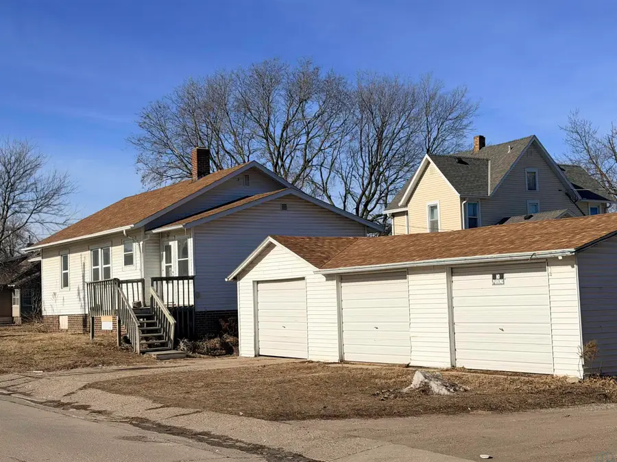823 LAKE AVE, Storm Lake, IA 50588 - Image #2