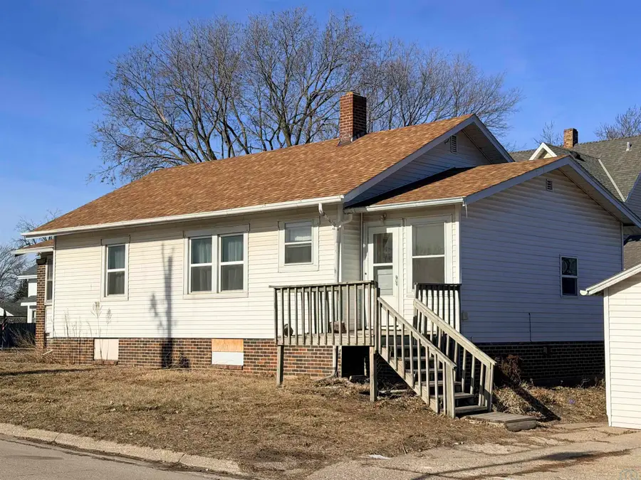 823 LAKE AVE, Storm Lake, IA 50588 - Image #3