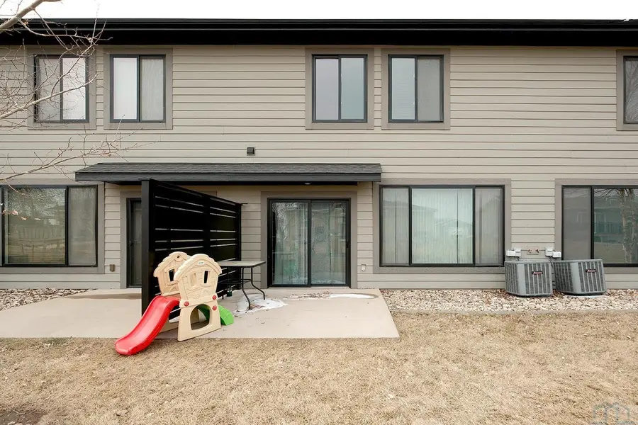 710 12th Street NE, Unit #4, Sioux Center, IA 51250 - #2