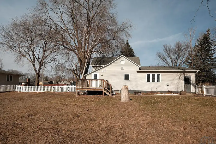 37 9th Street SW, Sioux Center, IA 51250 - #3