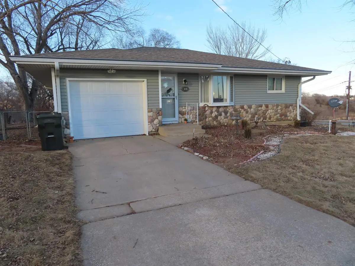 4228 Old Lakeport Road, Sioux City, IA 51106 - #1