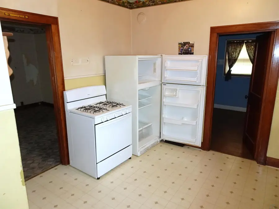 1218 Iselin Avenue, Sheldon, IA 51201 - #3