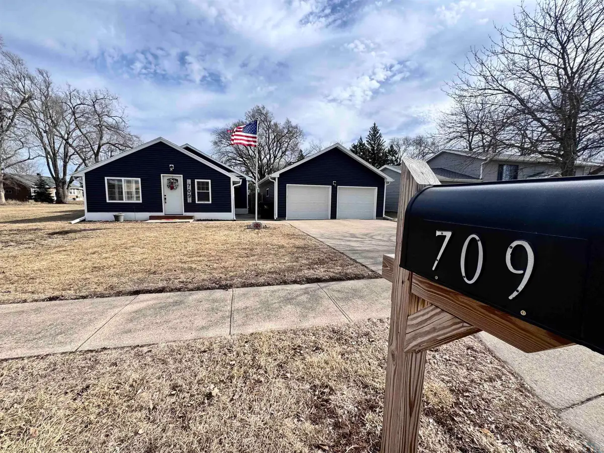 709 3rd street, Onawa, IA 51040 - #1