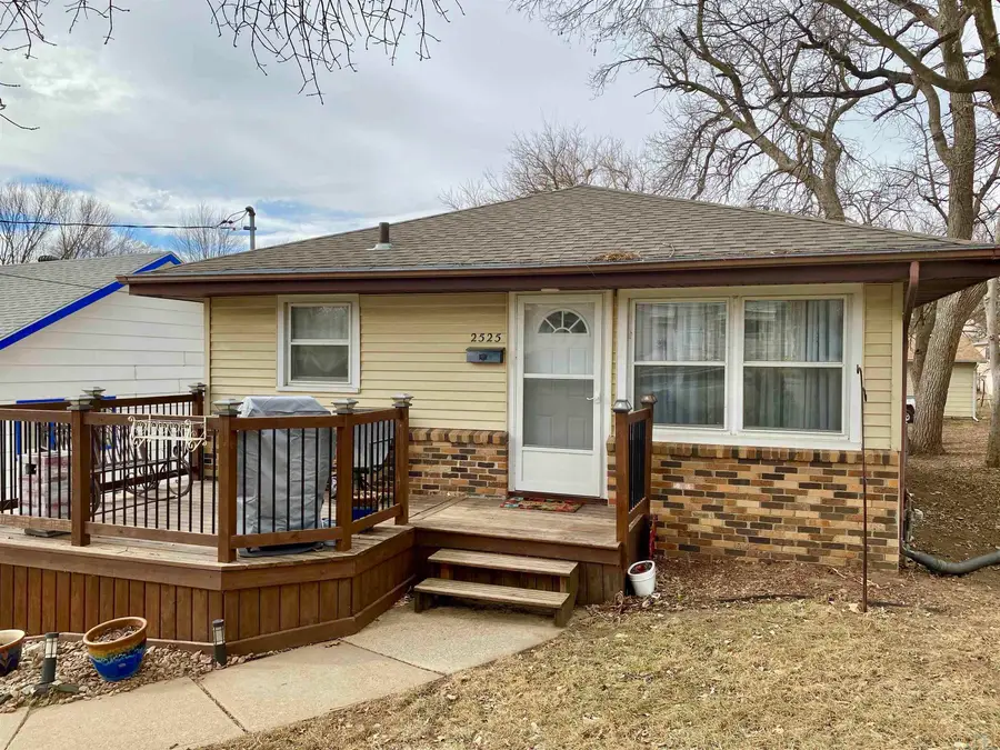 2525 S Royce St, Sioux City, IA 51106 - #2
