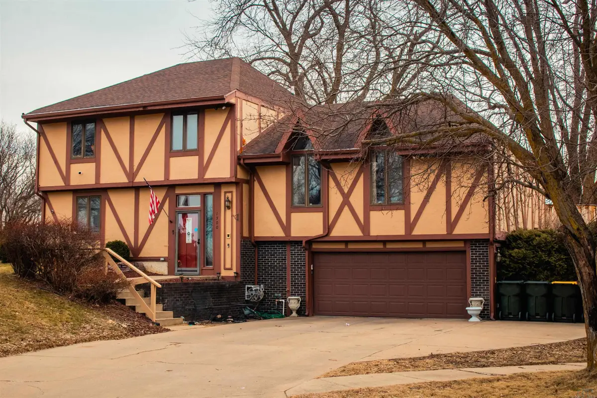 1500 Hiawatha, Sioux City, IA 51104 - #1