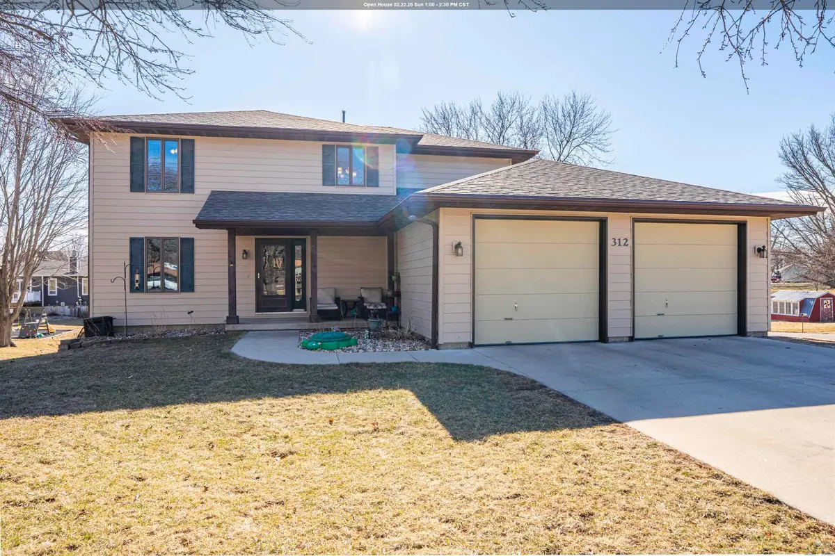 312 E 3rd St, Kingsley, IA 51028 - #1