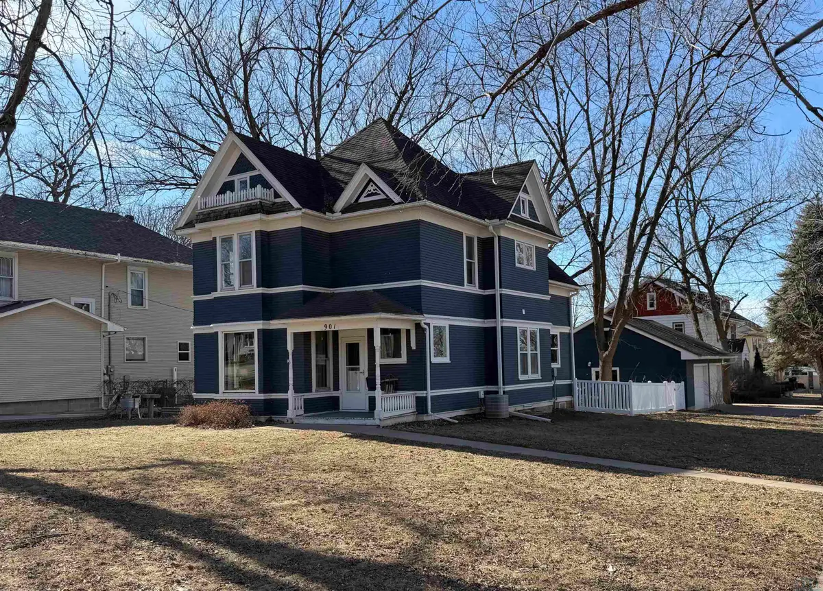 901 Central Ave SW, Le Mars, IA 51031 - #1