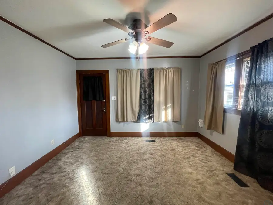 721 S Linn St, Sioux City, IA 51106 - #3