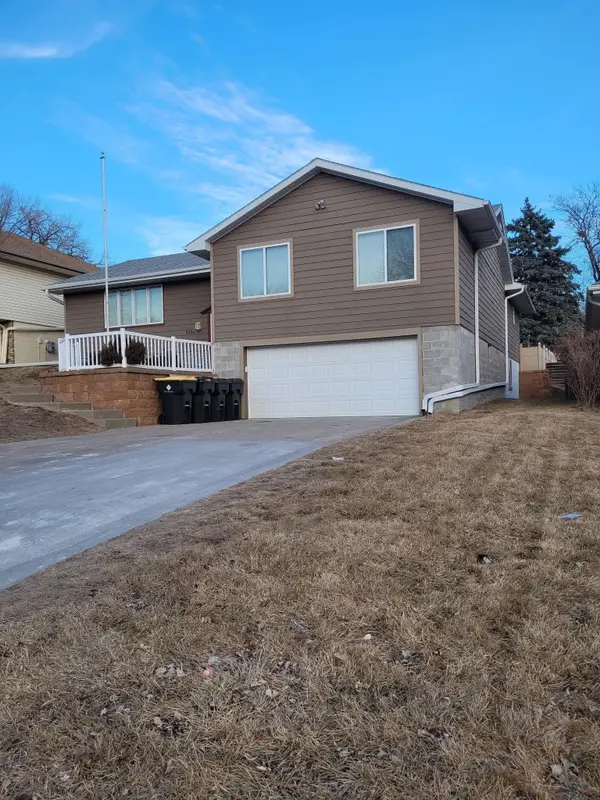 3256 Viking Drive, Sioux City, IA 51104