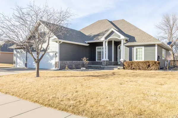 489 BLUESTEM TRL, Dakota Dunes, SD 57049