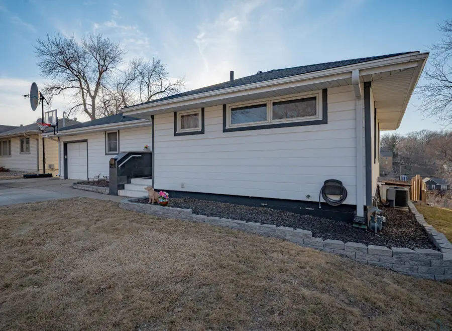 905 S SAINT MARYS ST, Sioux City, IA 51106 - #2