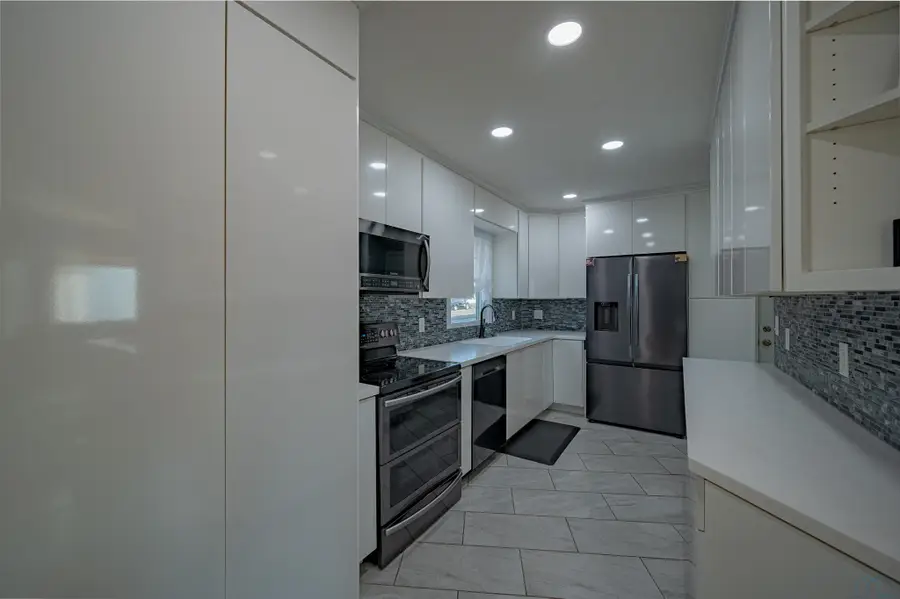 905 S SAINT MARYS ST, Sioux City, IA 51106 - #3