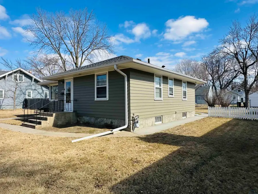 2510 S Lemon Street, Sioux City, IA 51106 - #2