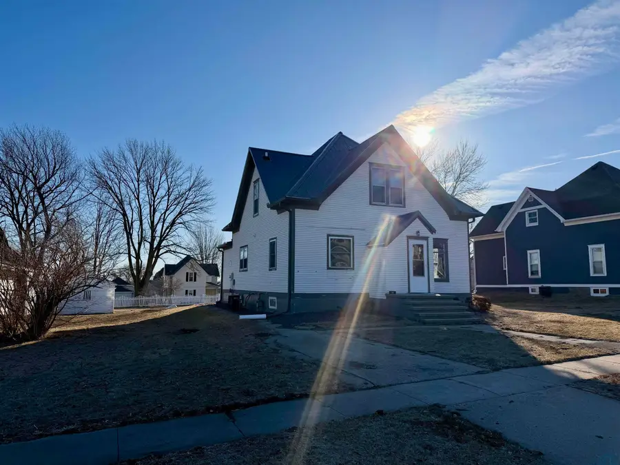 621 Harrison St, Remsen, IA 51050 - #2