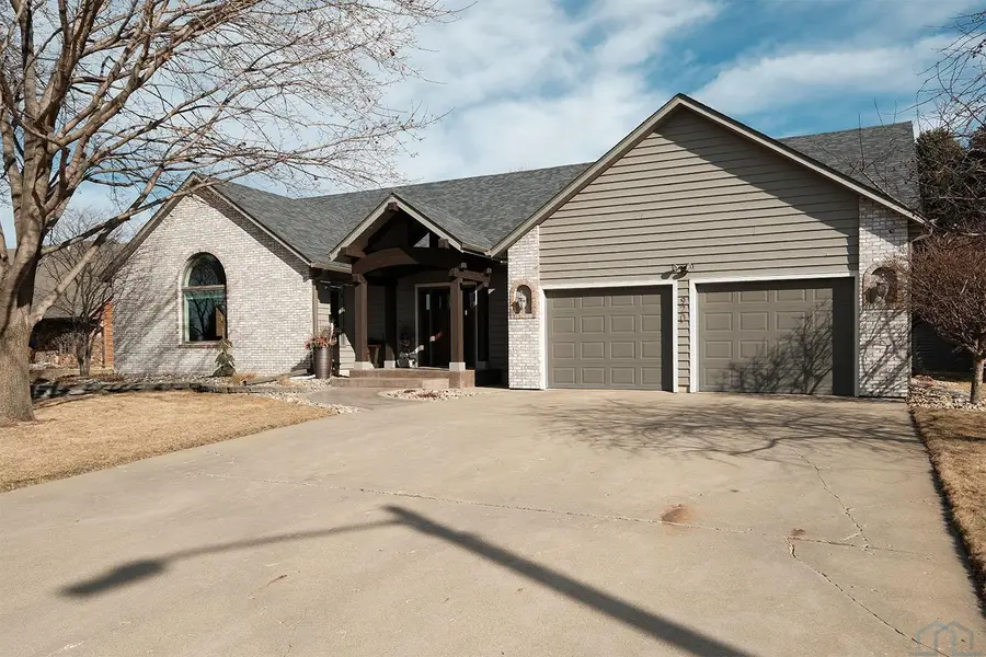 920 2nd Avenue NE, Sioux Center, IA 51250 - #2