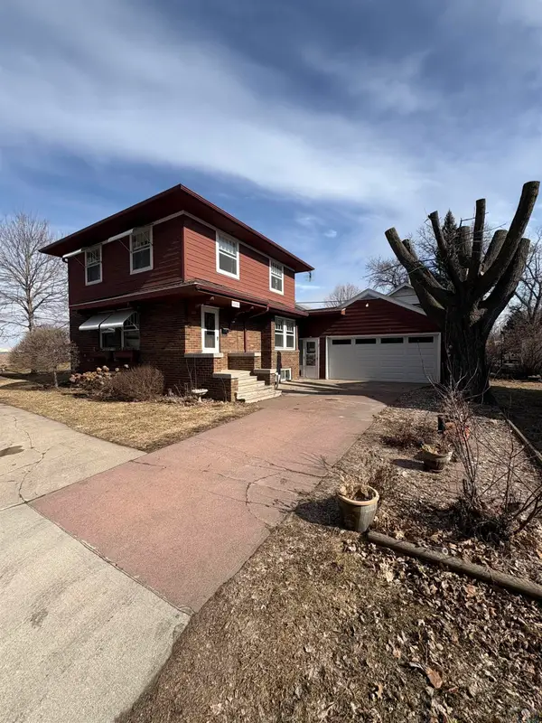 7 PARK CT, Storm Lake, IA 50588