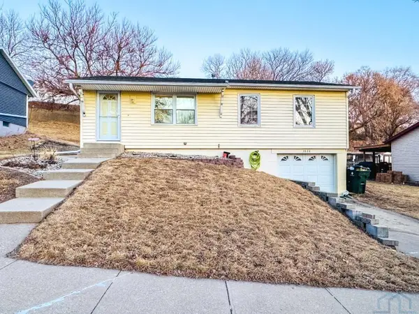 3828 OSAGE TER, Sioux City, IA 51104