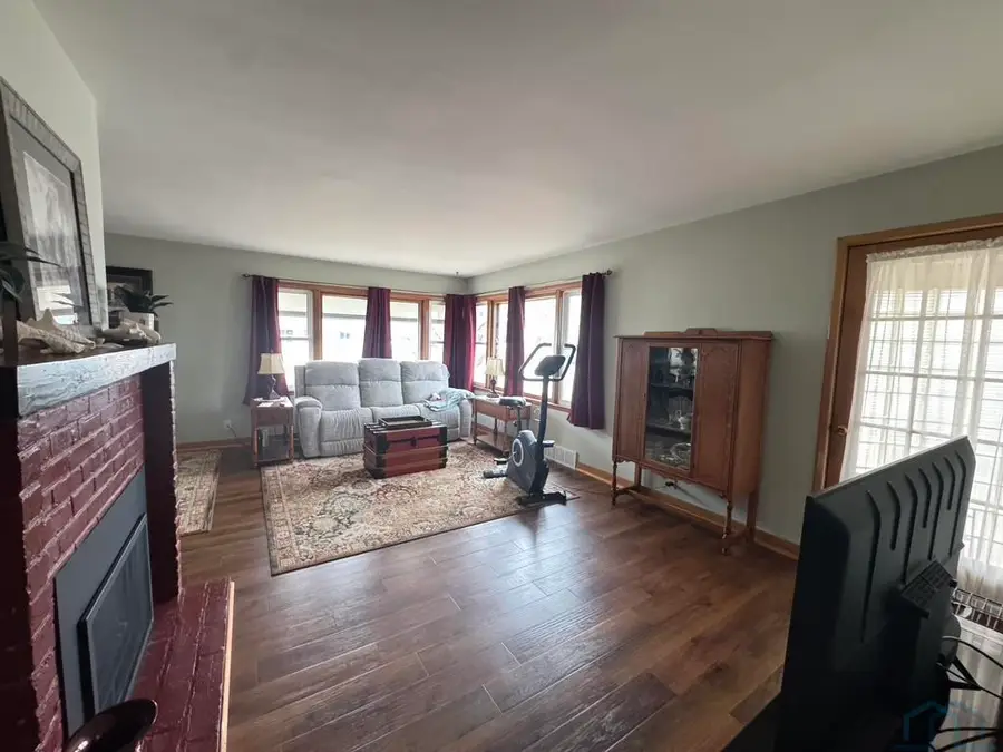 501 Larchwood Dr, Storm Lake, IA 50588 - #2