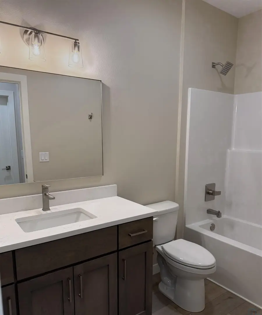 4547 Badger Ct, Sioux City, IA 51106 - #3